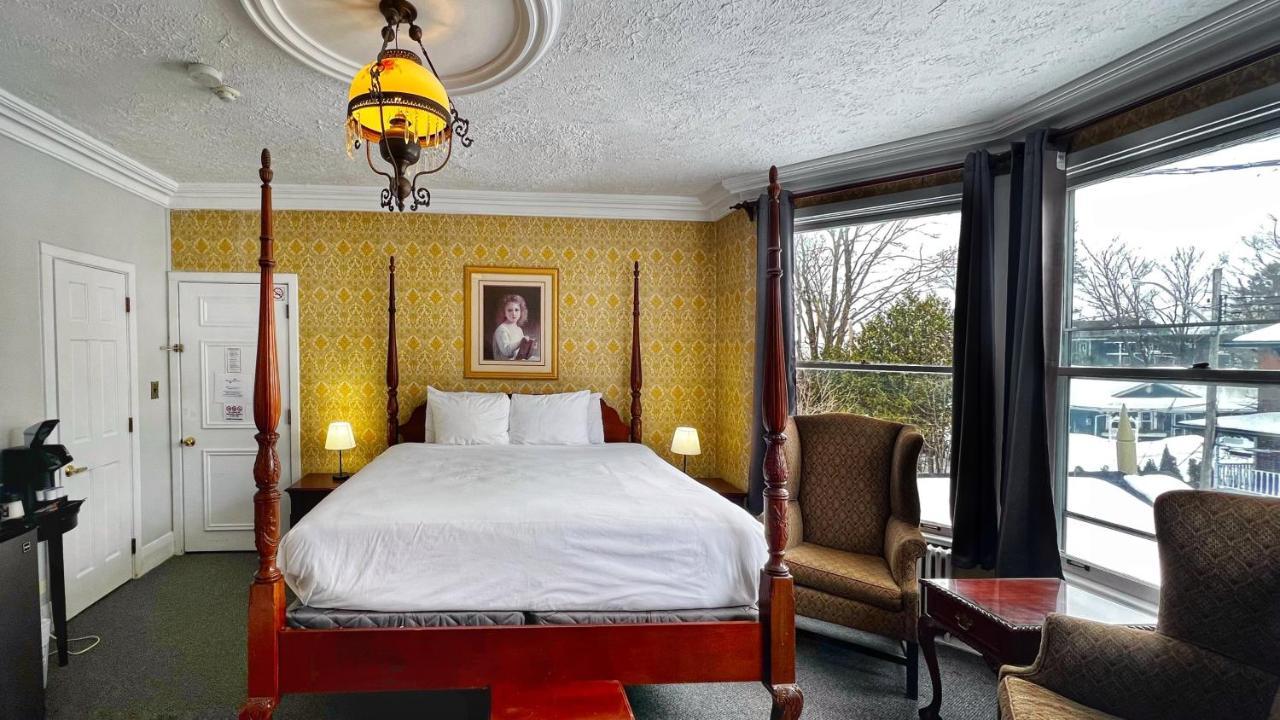 Inn At The Falls Bracebridge Exteriör bild
