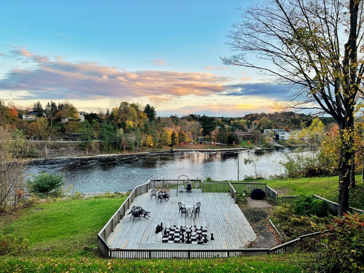 Inn At The Falls Bracebridge Exteriör bild
