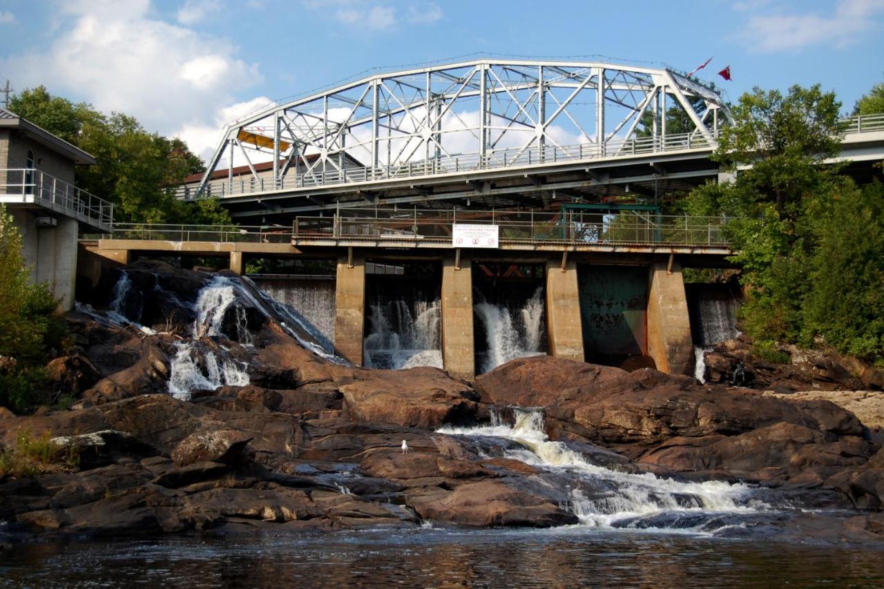 Inn At The Falls Bracebridge Exteriör bild